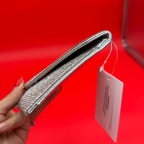 Silver Rhinestone clutch with removable silver chain snap closure - Picture 11 of 15